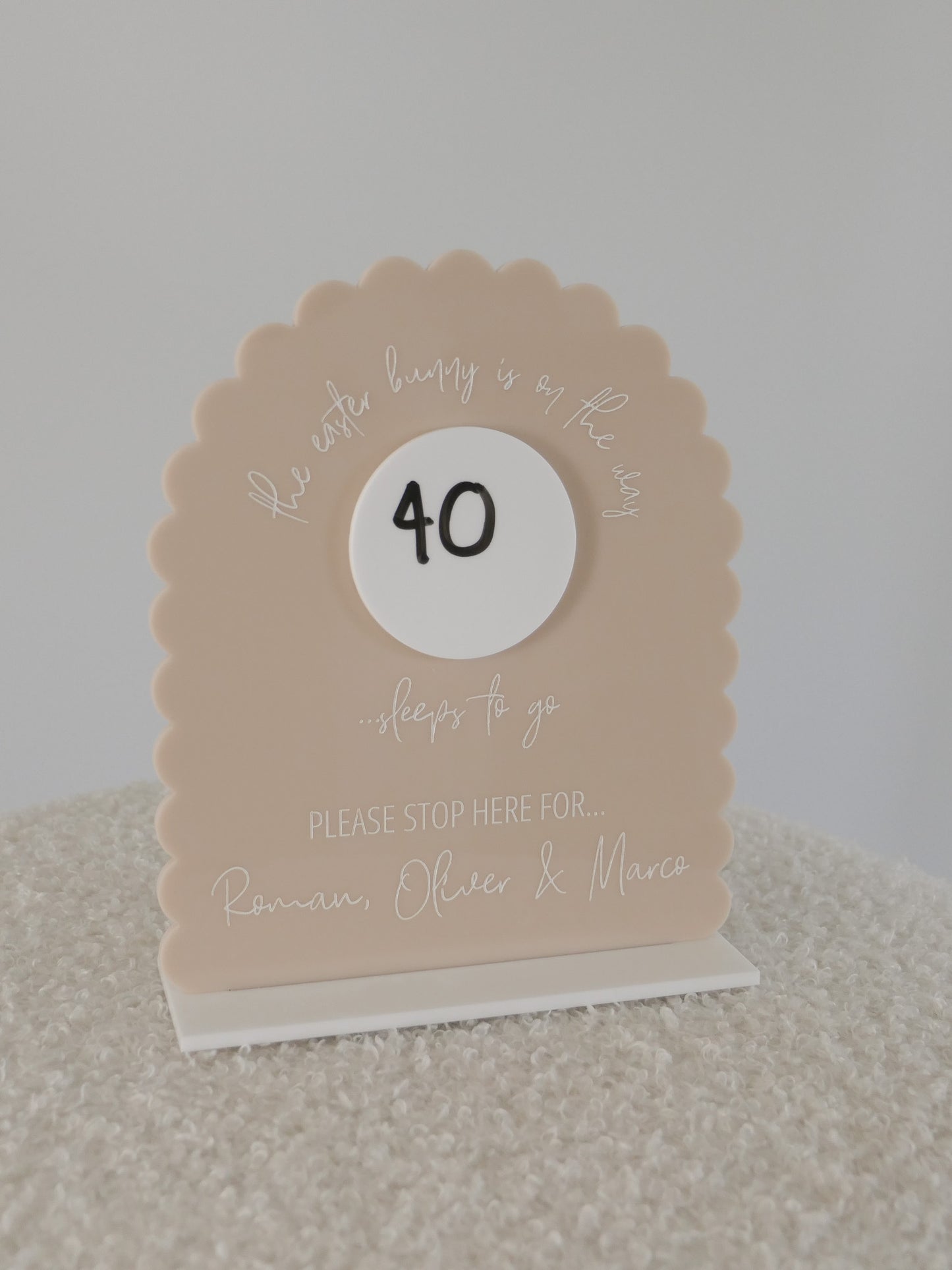 Personalised Scallop Easter Countdown Stand